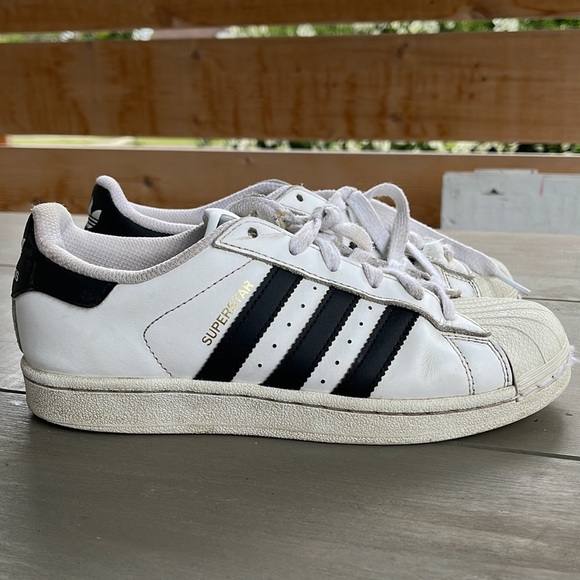 Sz 5.5 Adidas Superstar Shoes - Picture 2 of 5